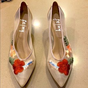 Mesh and floral detailed pumps